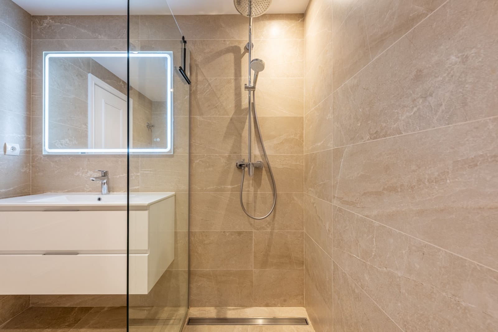 Apartamento de 2 habitaciones en Nueva Andalucia en venta con piscina - 858.000 € (Ref: 9663933)