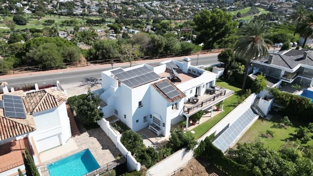 Chalet de 4 habitaciones en La Dama de Noche - La Alzambra, Marbella en venta con piscina - 1.995.000 € (Ref: 9663934)