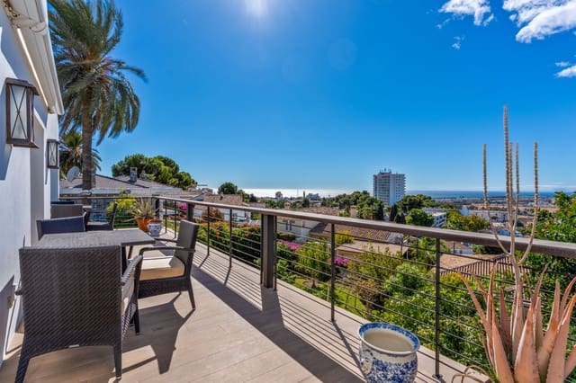 Chalet de 4 habitaciones en La Dama de Noche - La Alzambra, Marbella en venta con piscina - 1.995.000 € (Ref: 9663934)