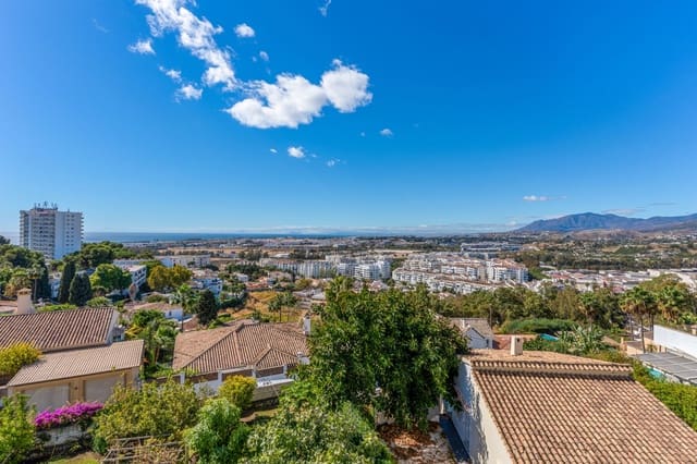 Chalet de 4 habitaciones en La Dama de Noche - La Alzambra, Marbella en venta con piscina - 1.995.000 € (Ref: 9663934)