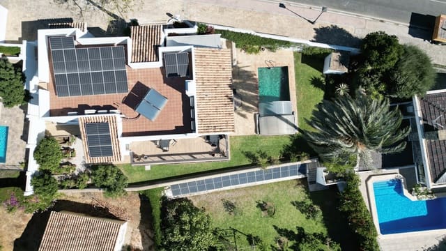 Chalet de 4 habitaciones en La Dama de Noche - La Alzambra, Marbella en venta con piscina - 1.995.000 € (Ref: 9663934)