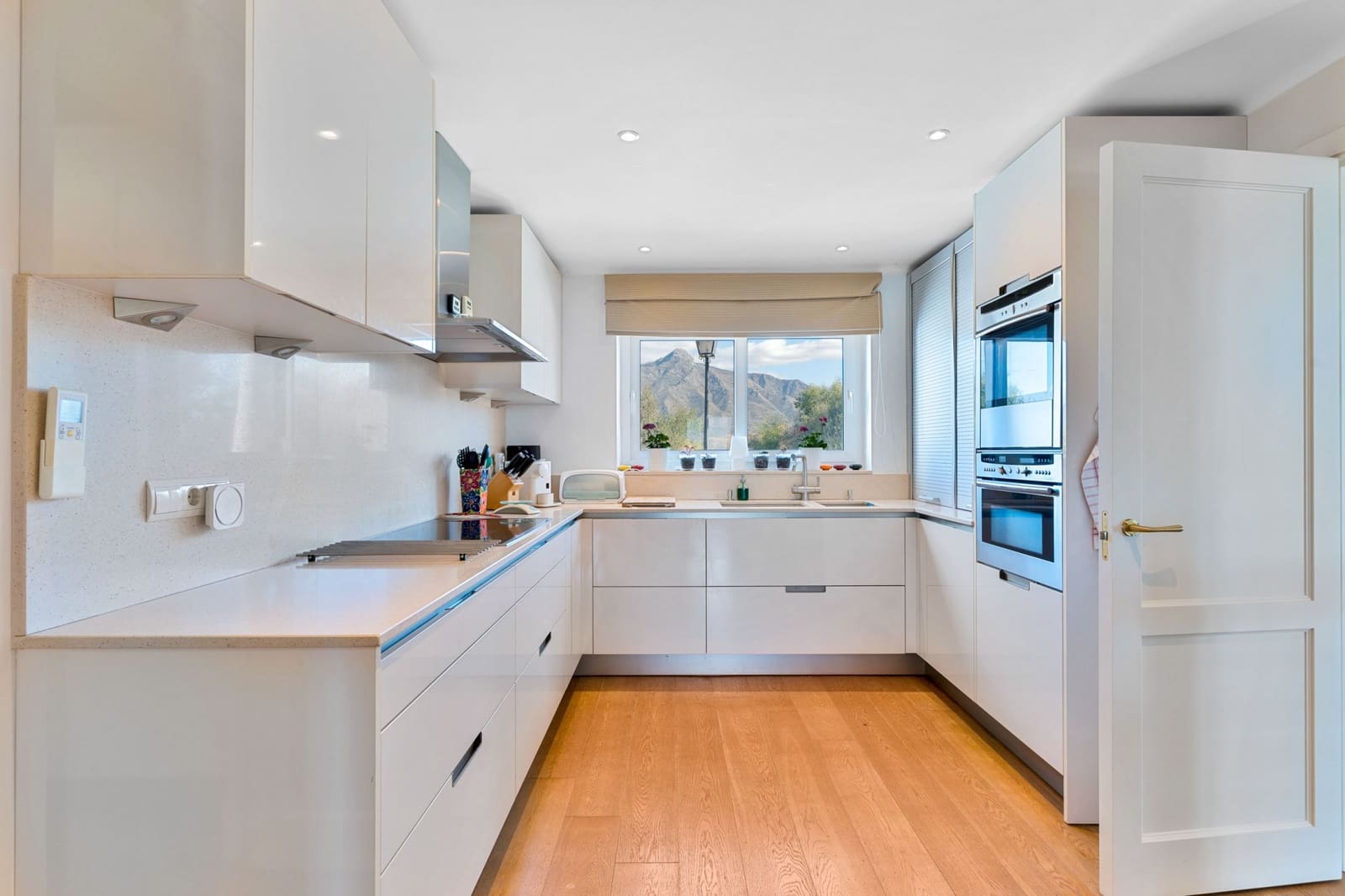 4 camera da letto Villa in vendita in Nueva Andalucia con piscina - 1.995.000 € (Rif: 9663934)