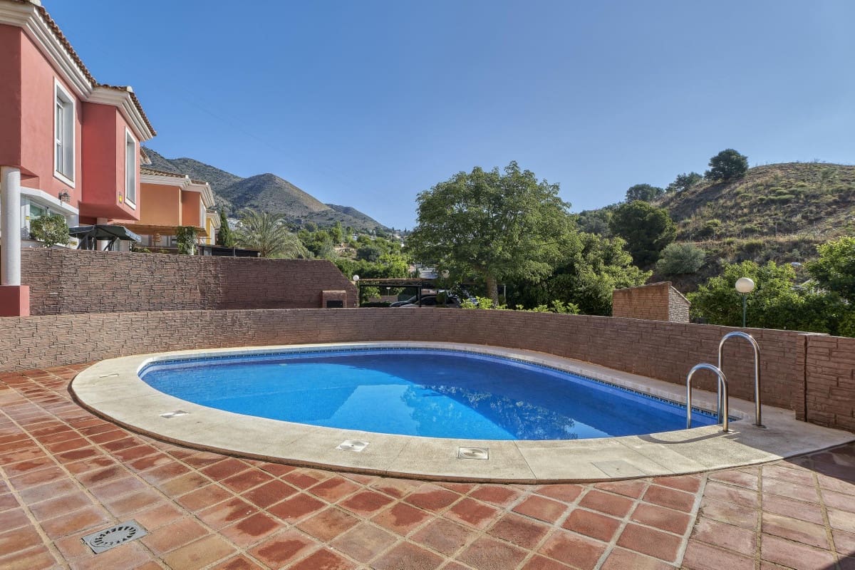 Pareado de 3 habitaciones en Benalmádena en venta - 640.000 € (Ref: 9663937)