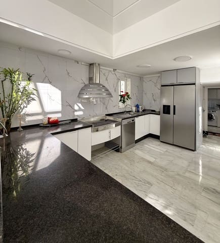 4 camera da letto Villetta Bifamiliare in vendita in Calahonda, Mijas con piscina - 739.000 € (Rif: 9663938)