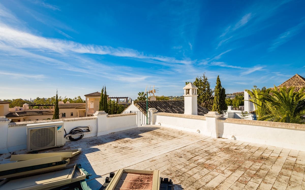 2 bedroom Townhouse for sale in Nueva Andalucia with pool - € 525,000 (Ref: 9663939)