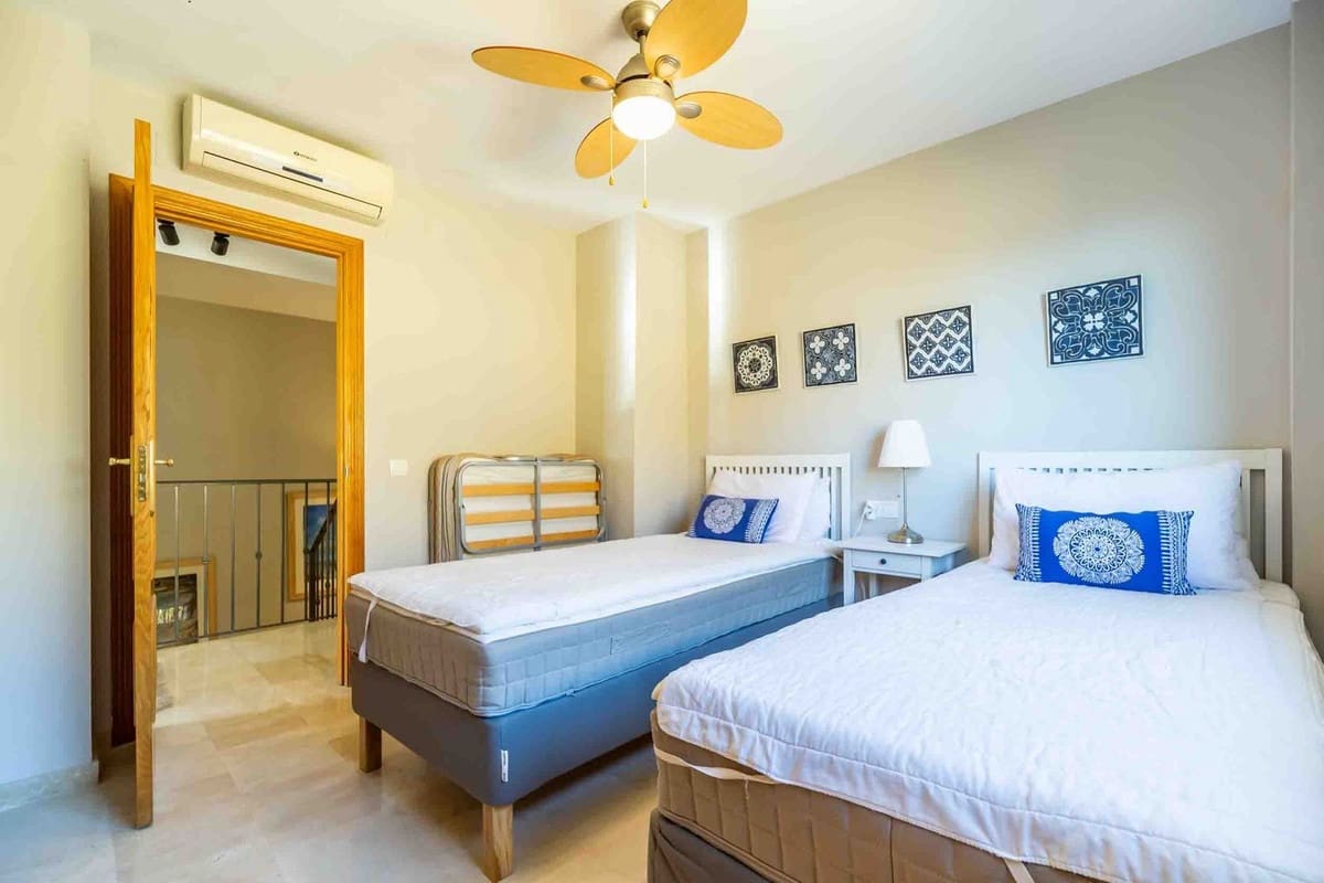 3 sypialnia Dom blizniak na sprzedaż w Mijas z basenem garażem - 550 000 € (Ref: 9663940)