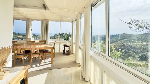 Chalet de 4 habitaciones en Mijas pueblo, Mijas en venta con piscina garaje - 920.000 € (Ref: 9663944)