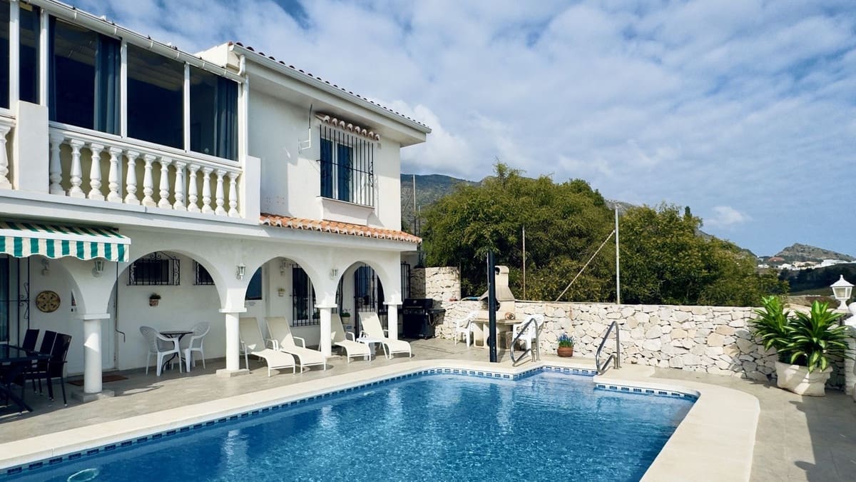 4 bedroom Villa for sale in Mijas with pool garage - € 920,000 (Ref: 9663944)