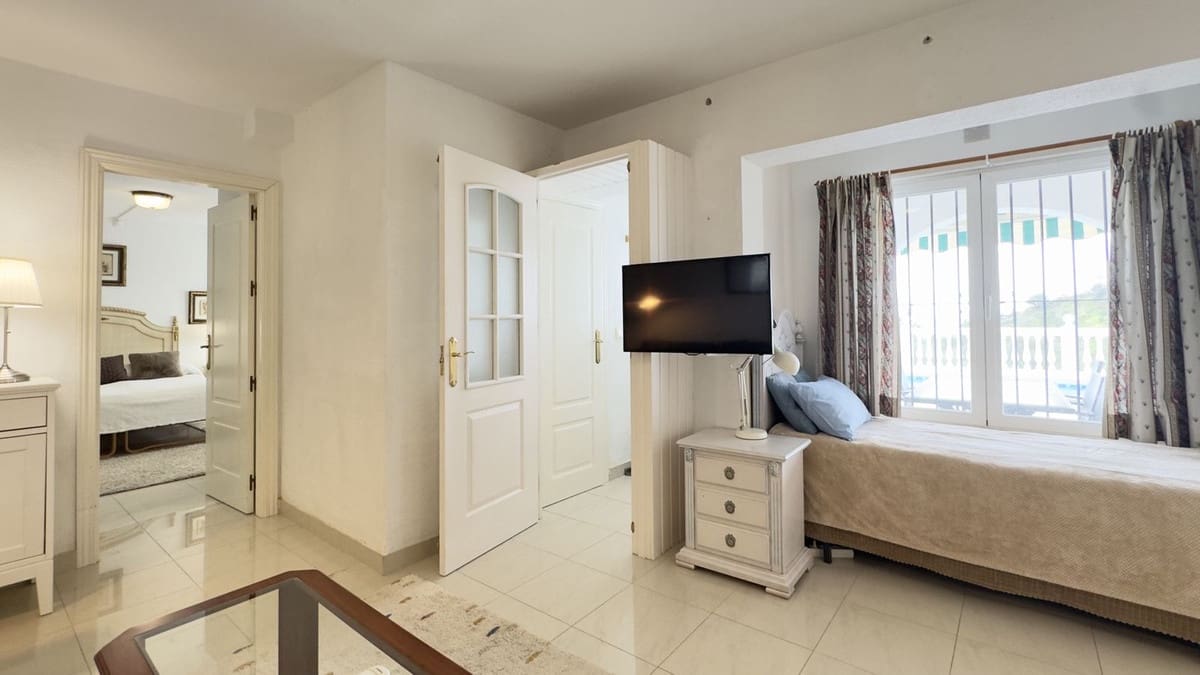 4 bedroom Villa for sale in Mijas with pool garage - € 920,000 (Ref: 9663944)