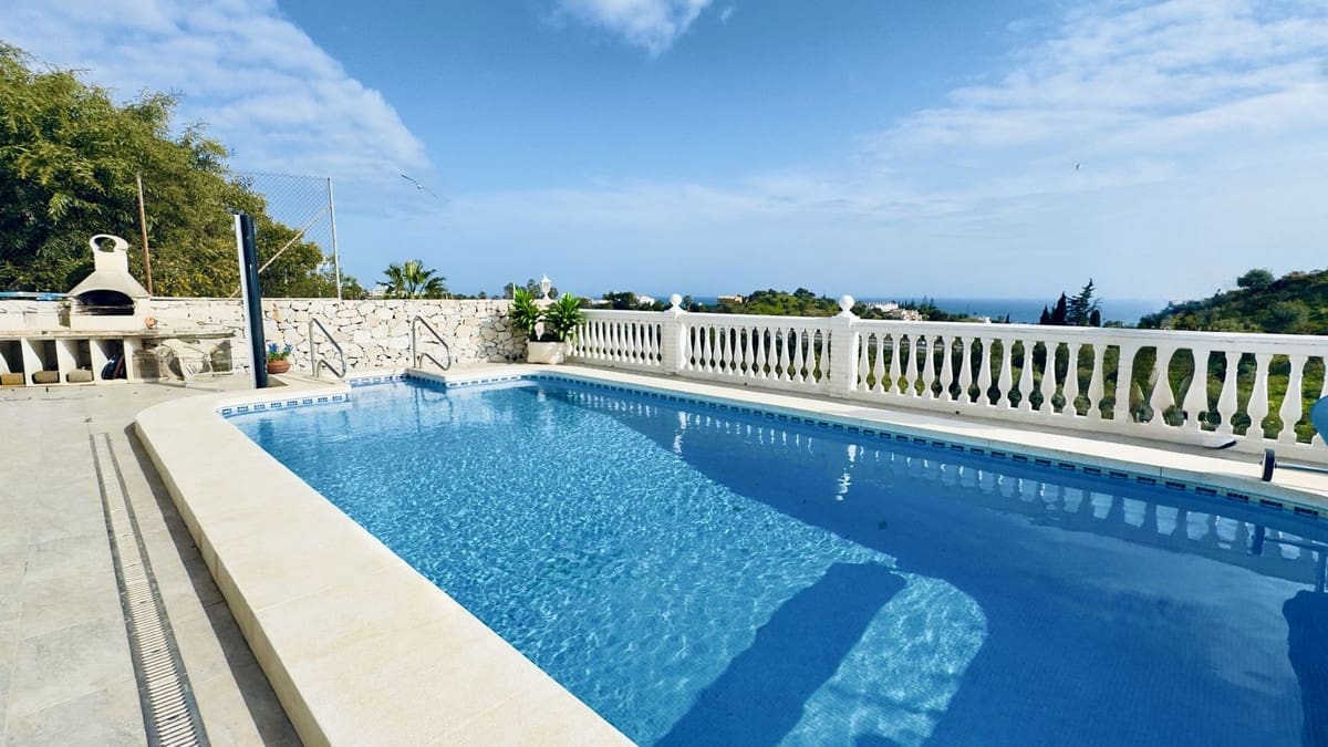 4 bedroom Villa for sale in Mijas with pool garage - € 920,000 (Ref: 9663944)