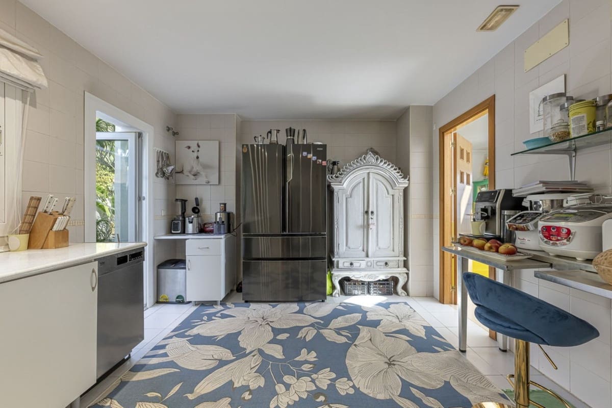 3 bedroom Townhouse for sale in Ojen with garage - € 980,000 (Ref: 9663945)