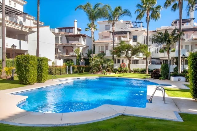 2 soveværelse Byhus til salg i La Dama de Noche - La Alzambra, Marbella med swimmingpool garage - € 599.000 (Ref: 9663946)