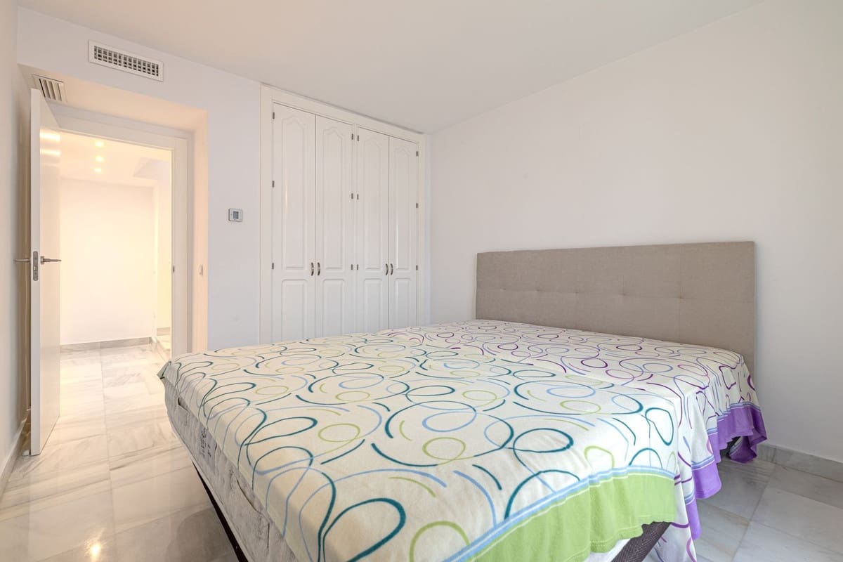 2 bedroom Townhouse for sale in Nueva Andalucia with pool garage - € 559,000 (Ref: 9663946)