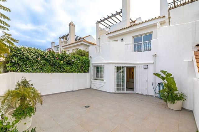2 quarto Casa em Banda para venda em La Dama de Noche - La Alzambra, Marbella com piscina garagem - 559 000 € (Ref: 9663946)