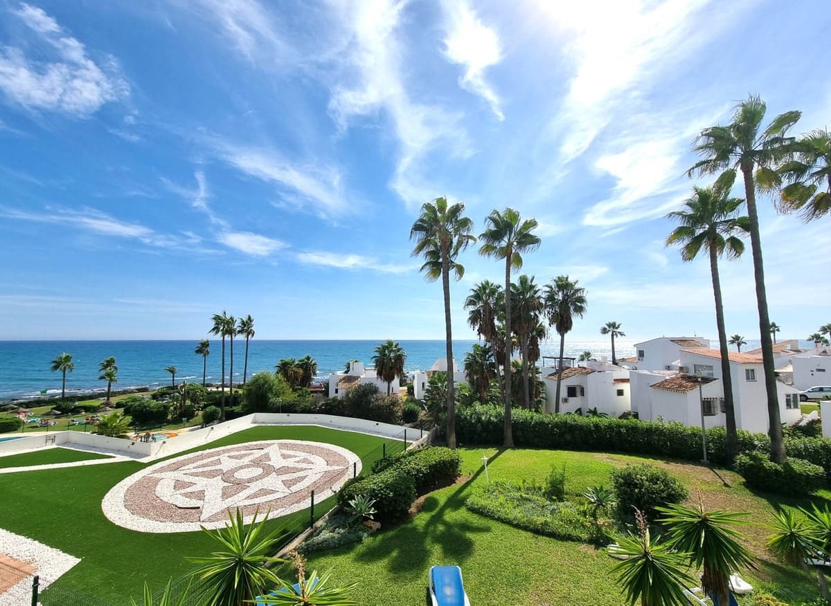 1 bedroom Apartment for sale in Mijas Costa with pool - € 599,000 (Ref: 9663953)