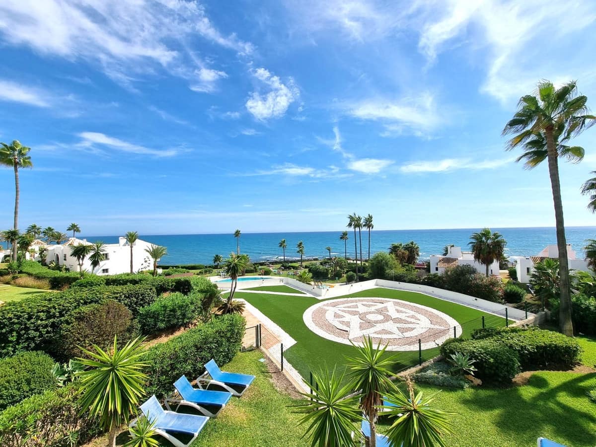 1 bedroom Apartment for sale in Mijas Costa with pool - € 599,000 (Ref: 9663953)
