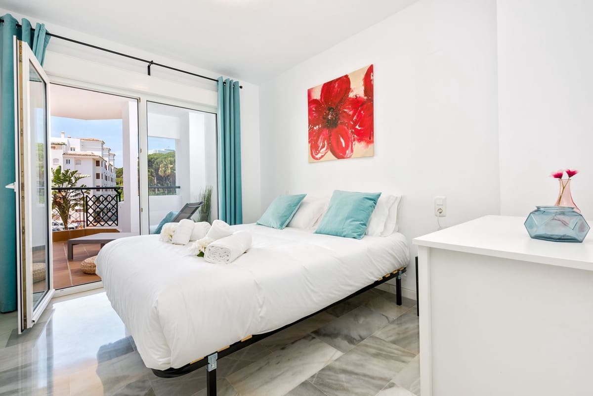 2 soverom Leilighet til salgs i Calahonda med svømmebasseng garasje - € 595 000 (Ref: 9663954)