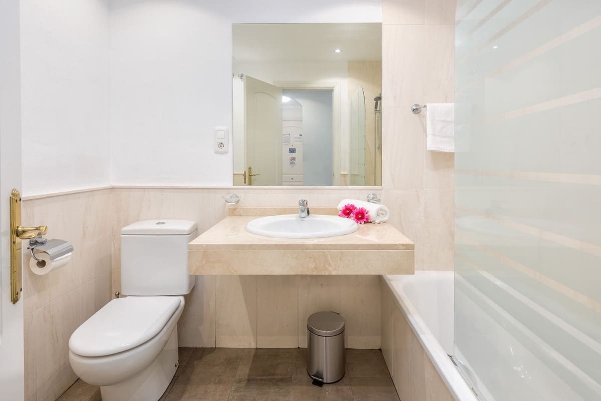 2 soverom Leilighet til salgs i Calahonda med svømmebasseng garasje - € 595 000 (Ref: 9663954)