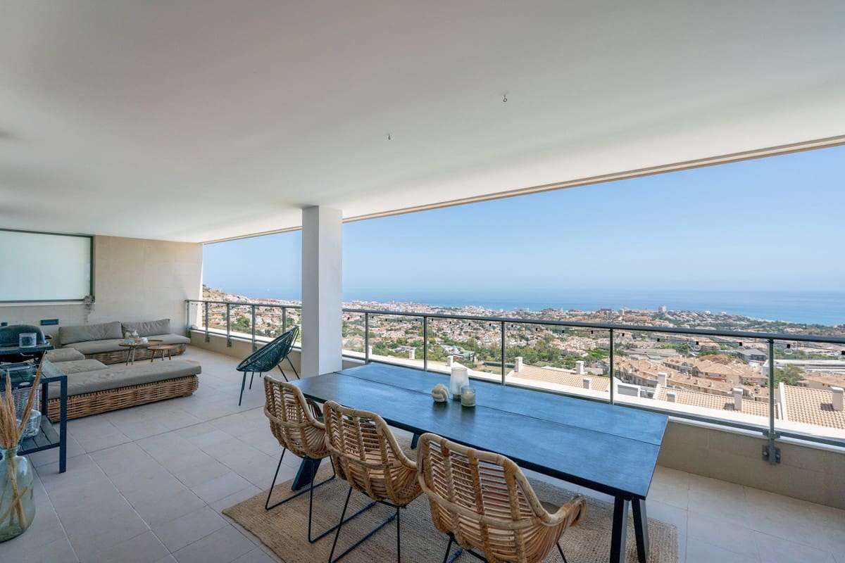 2 slaapkamer Appartement te koop in Benalmadena met zwembad - € 575.000 (Ref: 9663956)