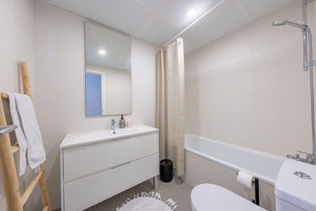 2 slaapkamer Appartement te koop in Benalmadena met zwembad - € 575.000 (Ref: 9663956)