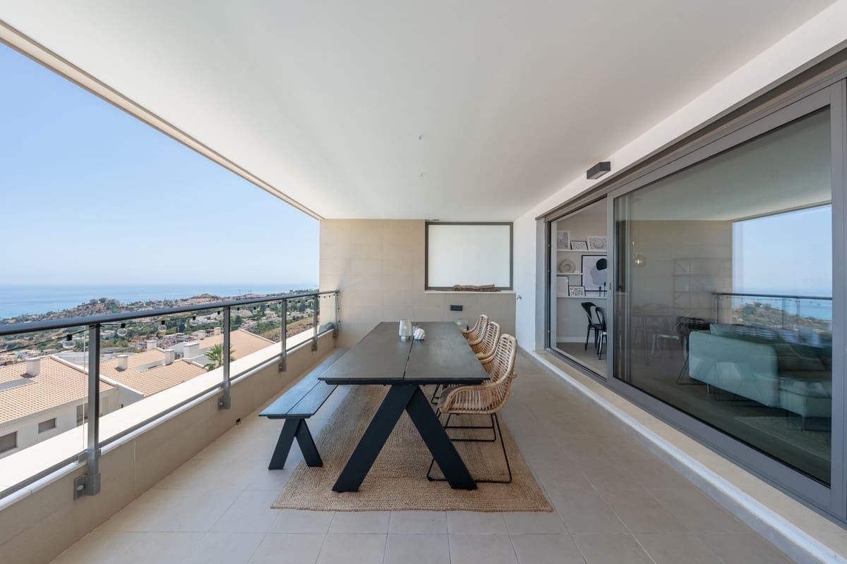 2 slaapkamer Appartement te koop in Benalmadena met zwembad - € 575.000 (Ref: 9663956)