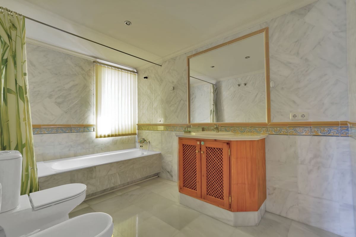 2 sypialnia Apartament na sprzedaż w La Quinta z basenem - 559 000 € (Ref: 9663957)