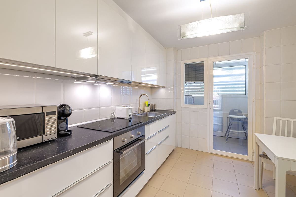 Apartamento de 3 habitaciones en Benalmádena en venta con piscina - 480.000 € (Ref: 9663963)