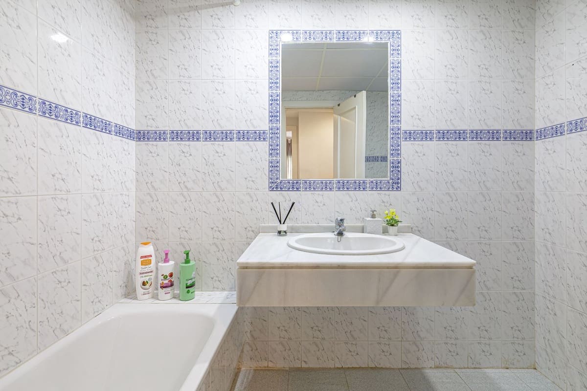 Apartamento de 3 habitaciones en Benalmádena en venta con piscina - 480.000 € (Ref: 9663963)