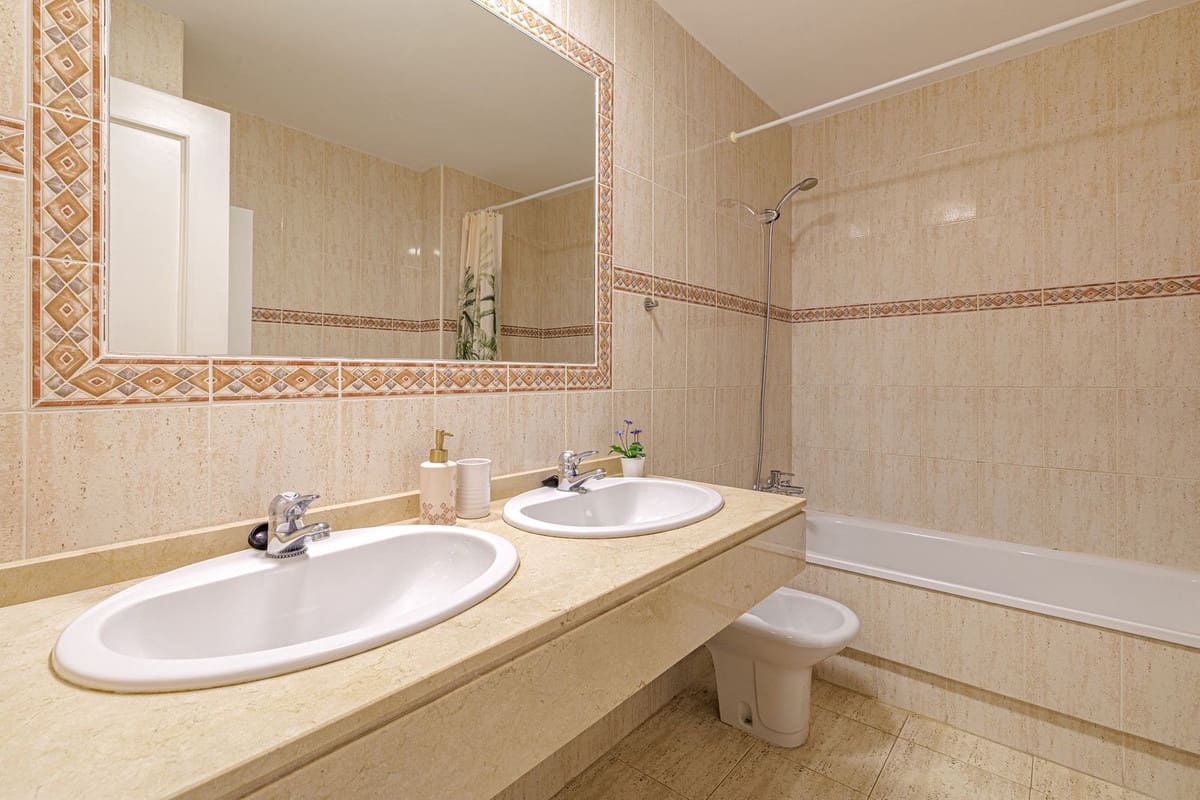 Apartamento de 3 habitaciones en Benalmádena en venta con piscina - 480.000 € (Ref: 9663963)