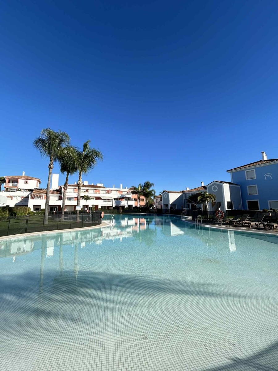 2 sovrum Lägenhet till salu i New Golden Mile med pool - 419 000 € (Ref: 9663964)