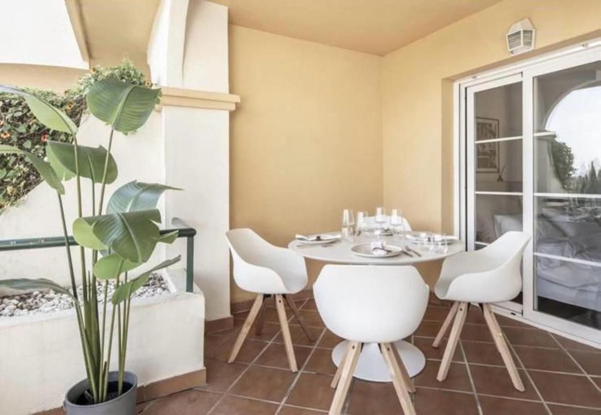 Apartamento de 2 habitaciones en Nueva Andalucia en venta con piscina - 475.000 € (Ref: 9663968)