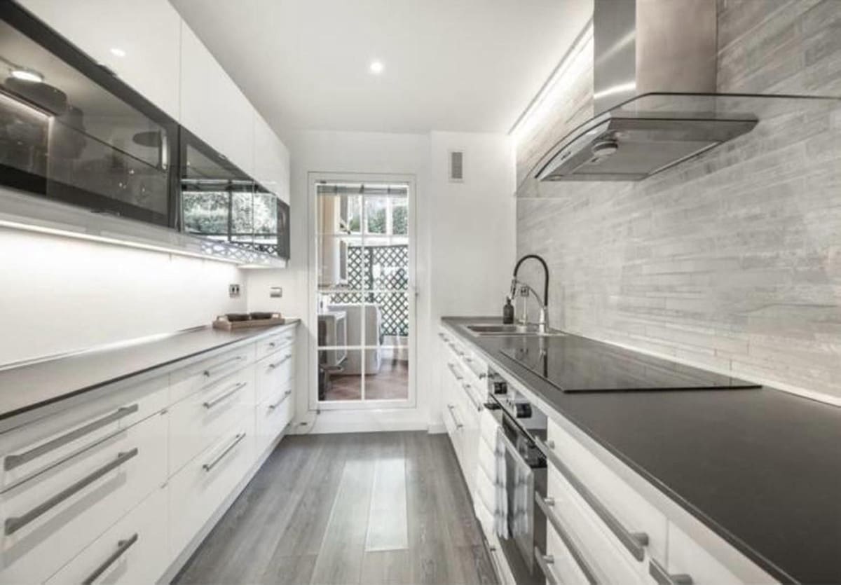 Apartamento de 2 habitaciones en Nueva Andalucia en venta con piscina - 475.000 € (Ref: 9663968)