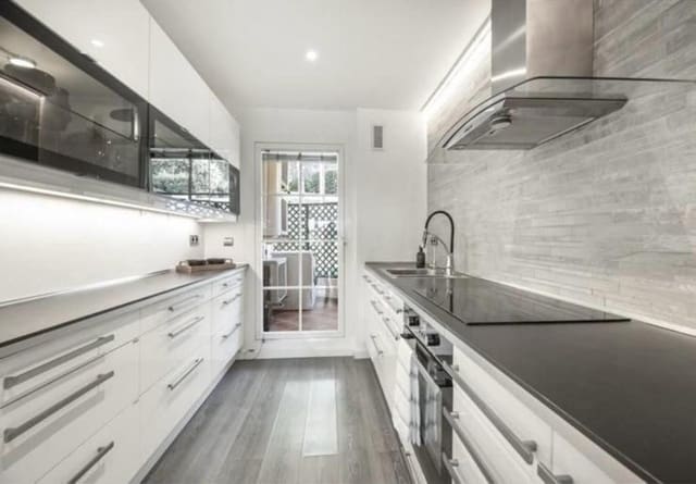 Apartamento de 2 habitaciones en La Dama de Noche - La Alzambra, Marbella en venta con piscina - 475.000 € (Ref: 9663968)