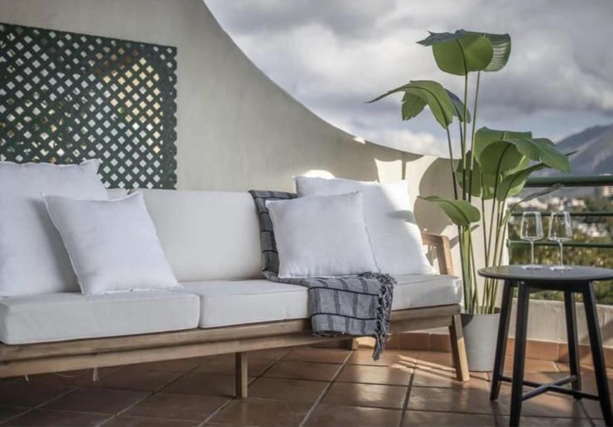 Apartamento de 2 habitaciones en Nueva Andalucia en venta con piscina - 475.000 € (Ref: 9663968)