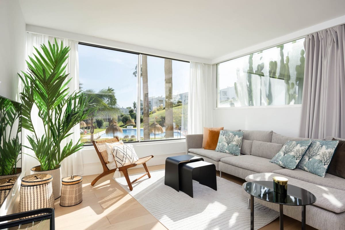 Apartamento de 2 habitaciones en Nueva Andalucia en venta con piscina - 495.000 € (Ref: 9663970)