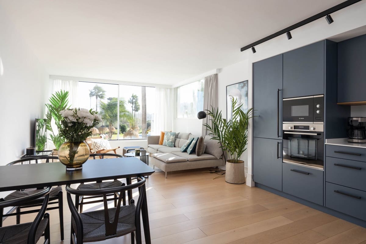 Apartamento de 2 habitaciones en Nueva Andalucia en venta con piscina - 495.000 € (Ref: 9663970)