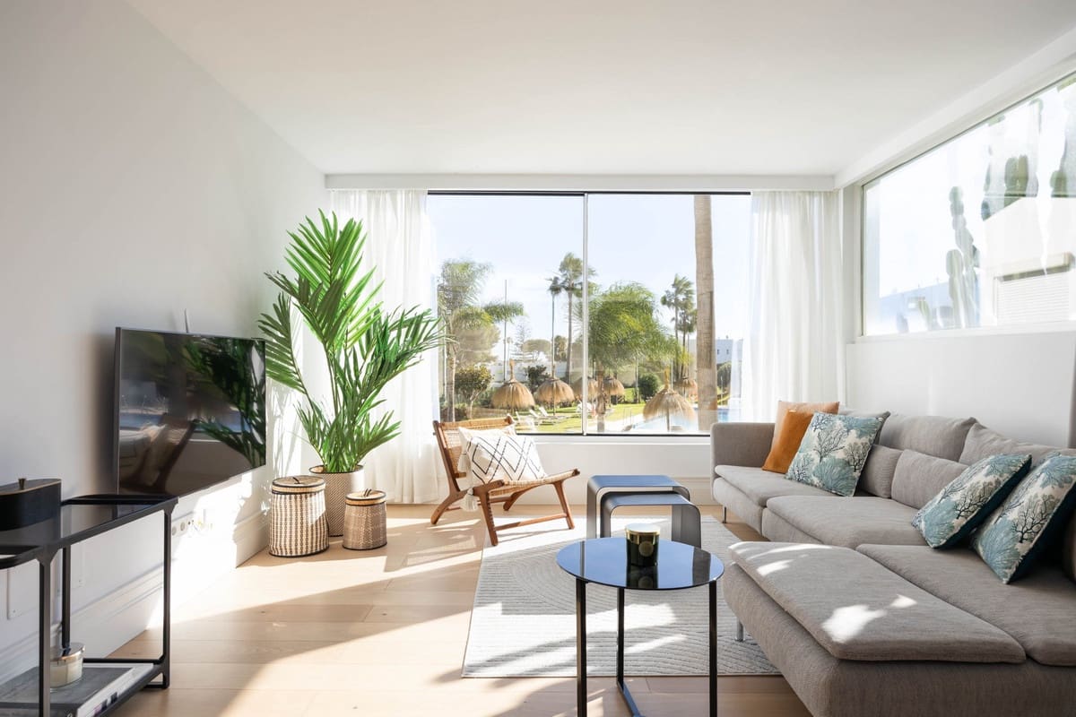 Apartamento de 2 habitaciones en Nueva Andalucia en venta con piscina - 495.000 € (Ref: 9663970)