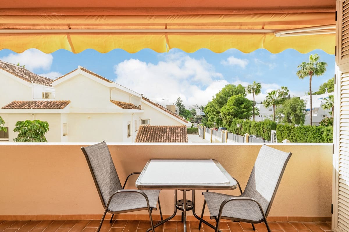 2 slaapkamer Appartement te koop in Nueva Andalucia met zwembad - € 499.000 (Ref: 9663971)