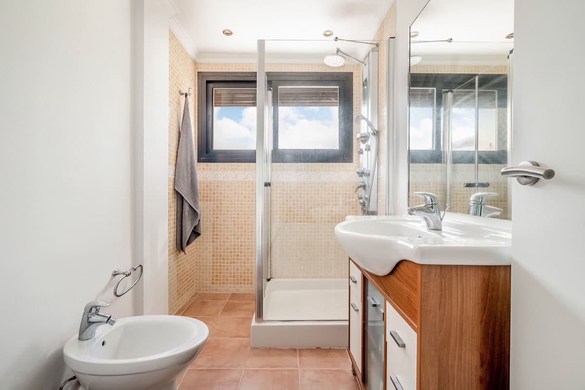 2 slaapkamer Appartement te koop in Nueva Andalucia met zwembad - € 499.000 (Ref: 9663971)