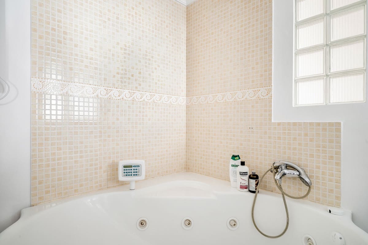 2 slaapkamer Appartement te koop in Nueva Andalucia met zwembad - € 499.000 (Ref: 9663971)