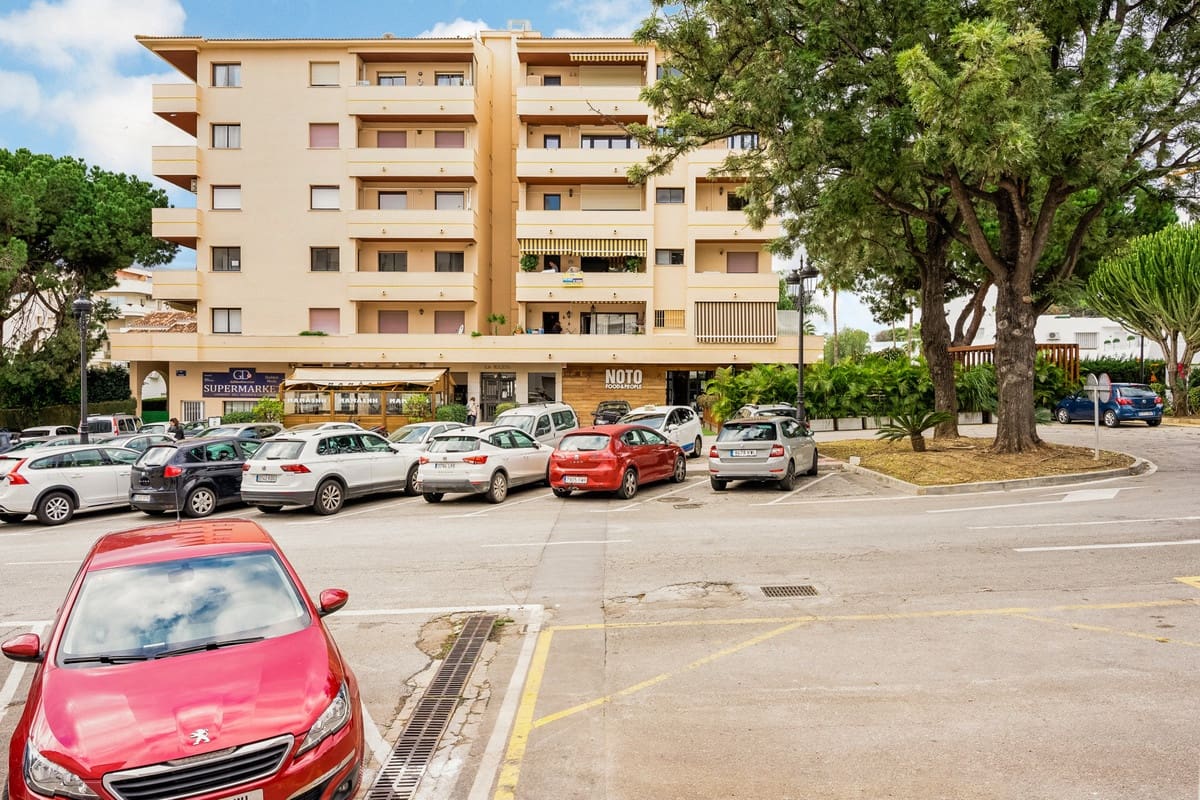 2 slaapkamer Appartement te koop in Nueva Andalucia met zwembad - € 499.000 (Ref: 9663971)