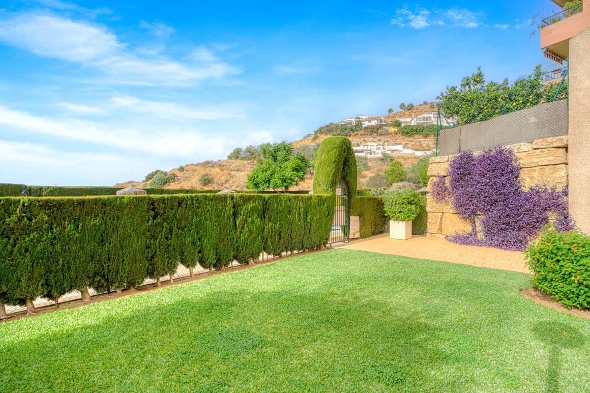 2 slaapkamer Appartement te koop in Riviera del Sol met zwembad - € 449.000 (Ref: 9663974)