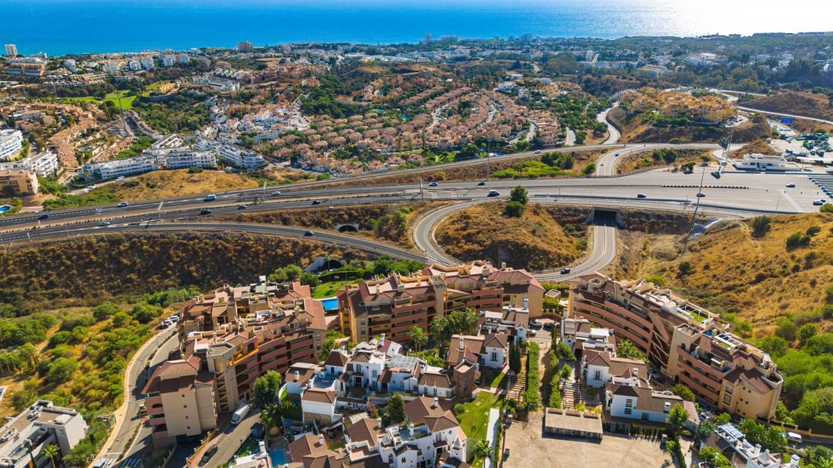 2 slaapkamer Appartement te koop in Riviera del Sol met zwembad - € 449.000 (Ref: 9663974)