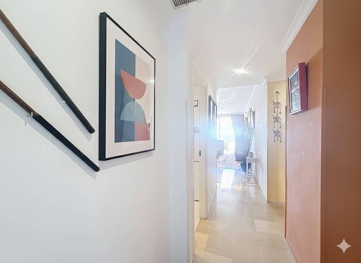 2 bedroom Apartment for sale in La Duquesa / Puerto de la Duquesa with pool - € 400,000 (Ref: 9663975)