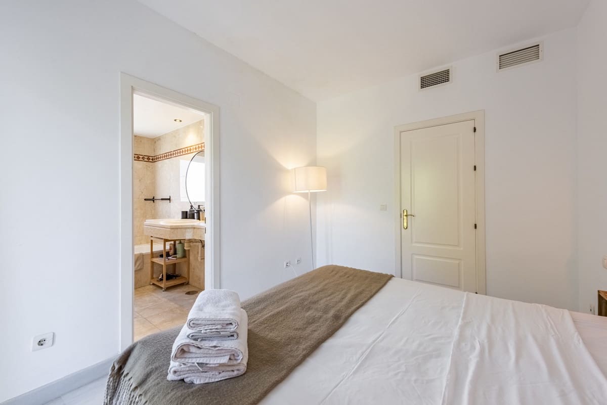 2 soveværelse Lejlighed til salg i La Quinta med swimmingpool - € 410.000 (Ref: 9663979)