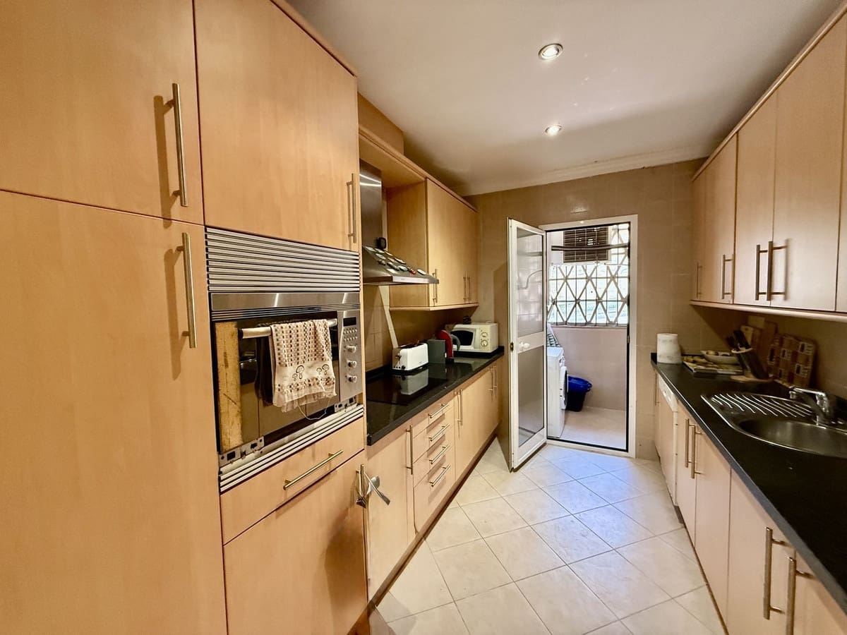 2 Zimmer Apartment zu verkaufen in Elviria mit Pool - 440.000 € (Ref: 9663983)