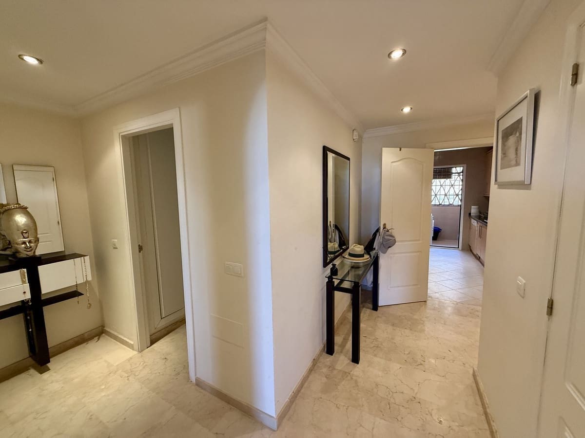 2 Zimmer Apartment zu verkaufen in Elviria mit Pool - 440.000 € (Ref: 9663983)