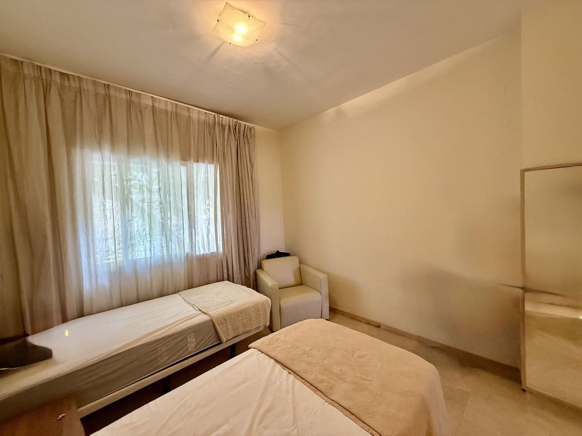 2 Zimmer Apartment zu verkaufen in Elviria mit Pool - 440.000 € (Ref: 9663983)