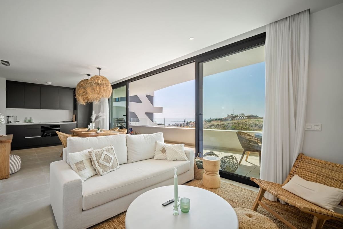 Apartamento de 2 habitaciones en Fuengirola en venta con piscina garaje - 450.000 € (Ref: 9663985)