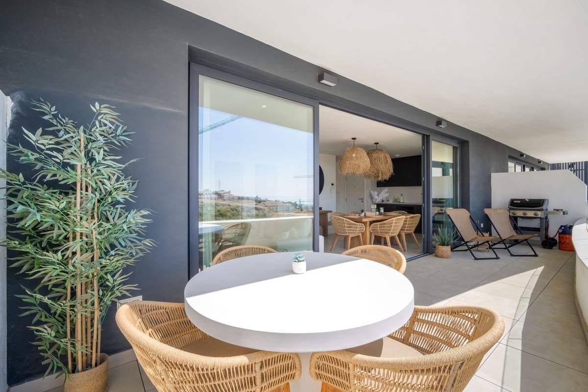 Apartamento de 2 habitaciones en Fuengirola en venta con piscina garaje - 450.000 € (Ref: 9663985)